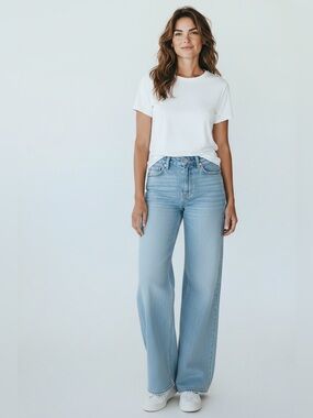 Levi’s 318 SHAPING WIDE LEG WOMEN'S JEANS Size 26 Tall Glass Of Water Light Wash